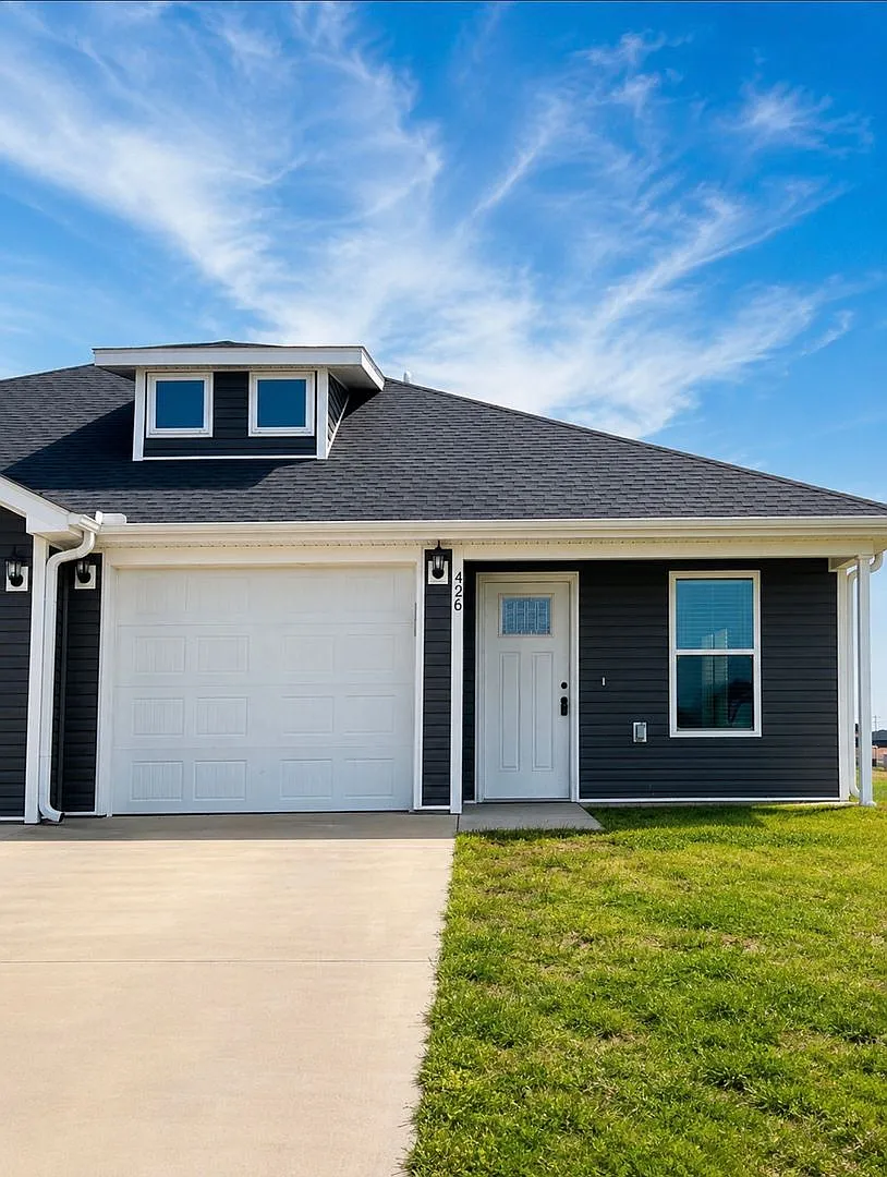 424 & 426 Alex Jordan Dr — Photo 1
