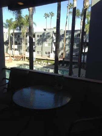 4915 Tyrone Ave — Photo 13