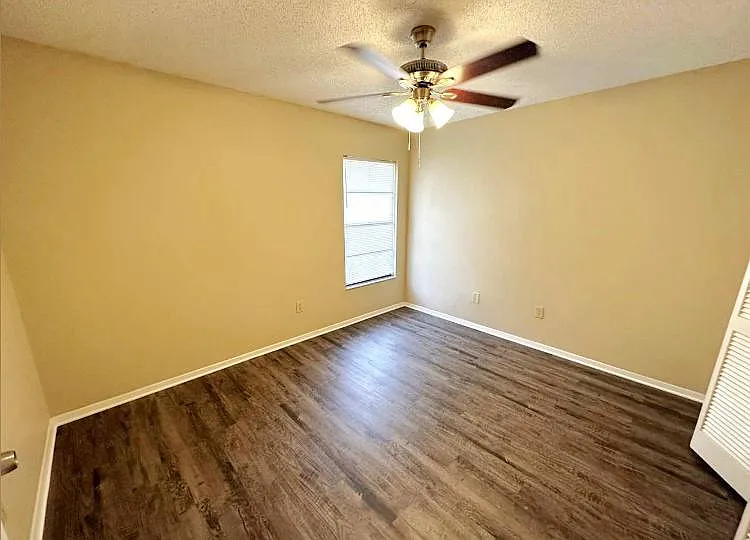 1429 Shell Flower Dr — Photo 3