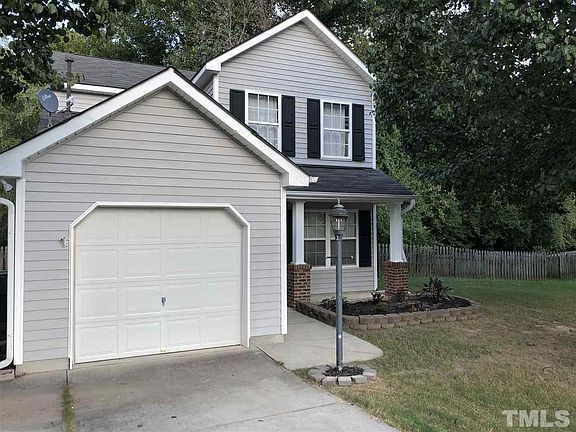 2nd image of 106 Bermuda Green Dr