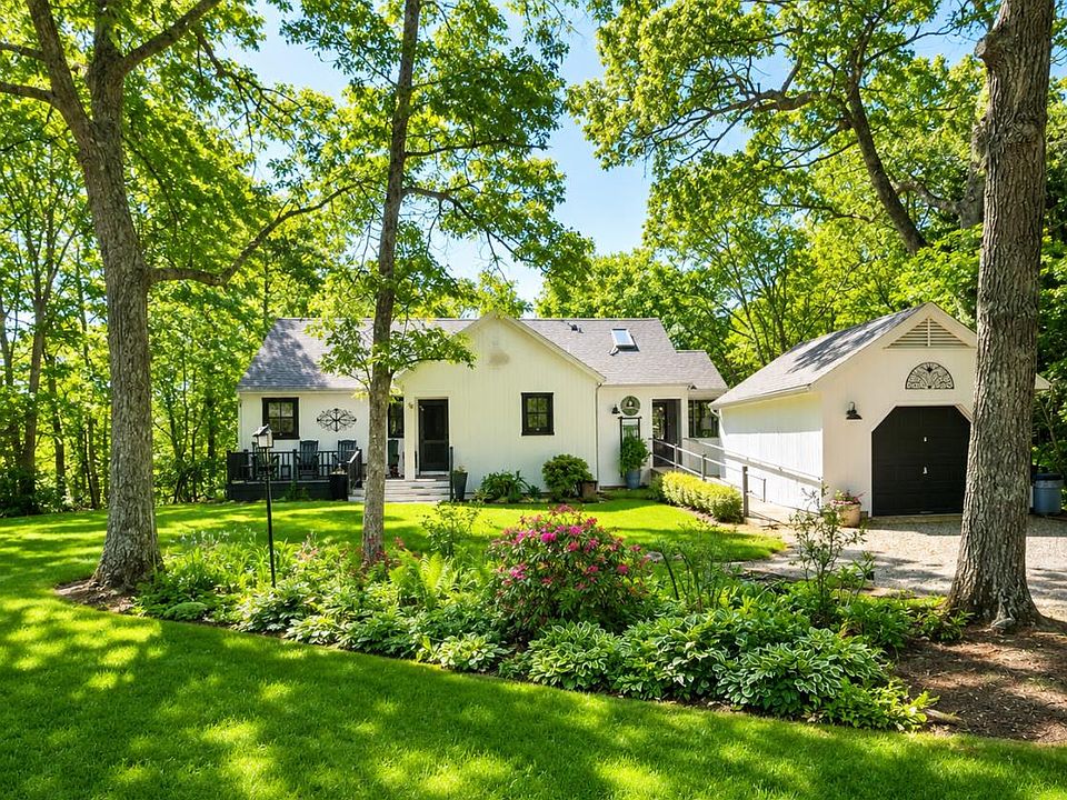 1st image of 7 Ploughshare Ln