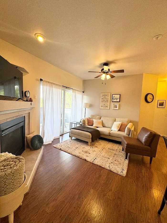 2 bed, 2.0 bath, 912 sqft, $1,700 — Photo 4
