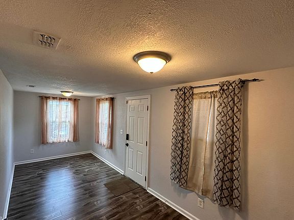 3rd image of 2505 Golfview St