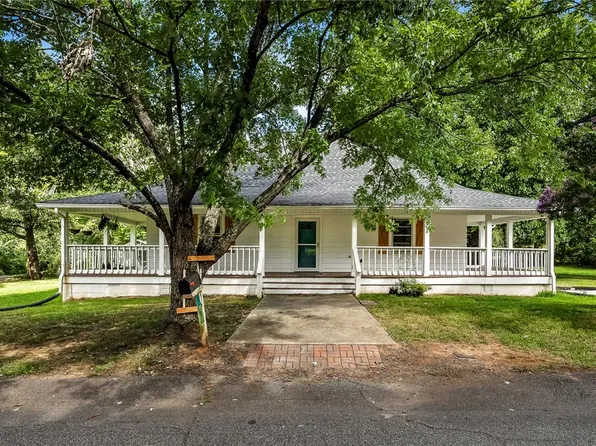 2 Brownlee St, Due West, SC 29639