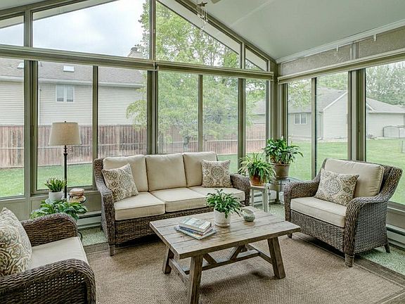 4th image of 1751 Orchid Dr N