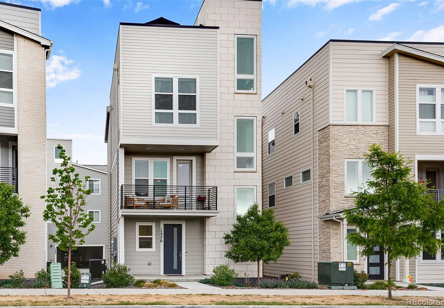 2 bed, 2.5 bath, 1800 sqft, $3,500 — Photo 1