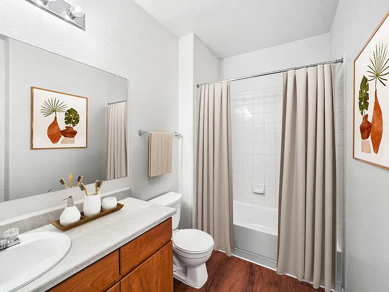 ReNue Downtown Apartments — Photo 15
