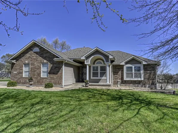 1604 NW Pin Oak Ct, Grain Valley, MO 64029