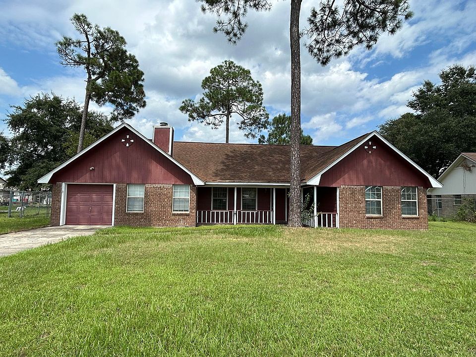 1st image of 702 Woods Ct