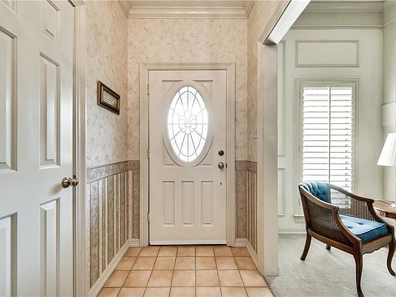 3rd image of 312 Lakeshore Dr