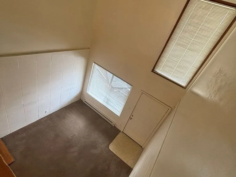 462 W 11th Aly #5 — Photo 8