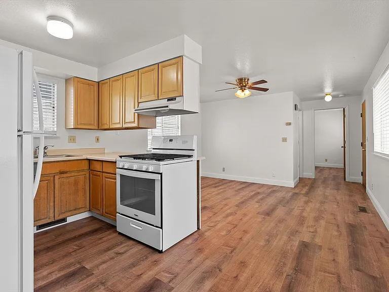 319 Maine St — Photo 8