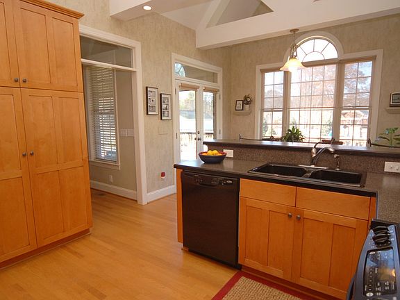 5th image of 6093 Pleasant Field Dr