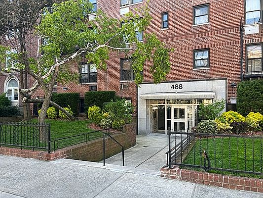 5th image of 488 Ocean Pkwy APT 5H