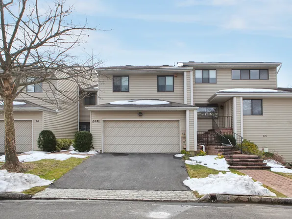 76 Chestnut Ln, Woodbury, NY 11797