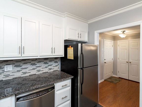 4th image of 140 Lake Concord Rd NE APT B4