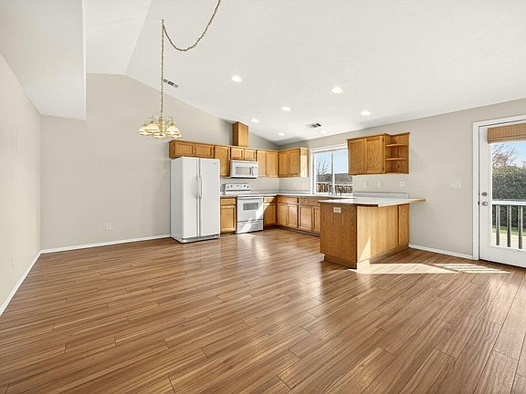 4th image of 426 Westminster Dr
