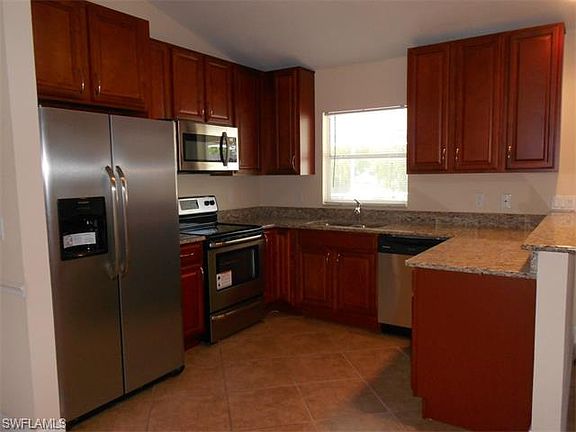 3rd image of 1103 SW 32nd Ter