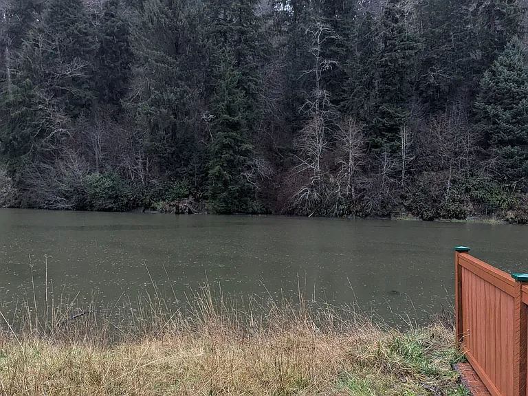 Unincumbered view, access, tidal rights, put your boat in, or just put a line in. No one peaking in at you from across the river.