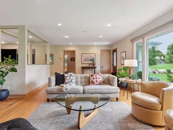 341 Burntside Dr, Golden Valley, MN 55422