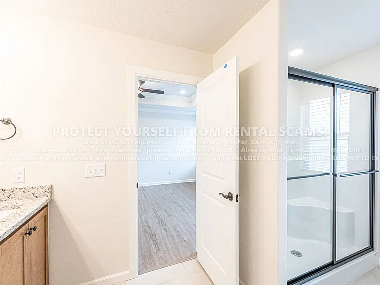142 N Broyles Ave — Photo 11