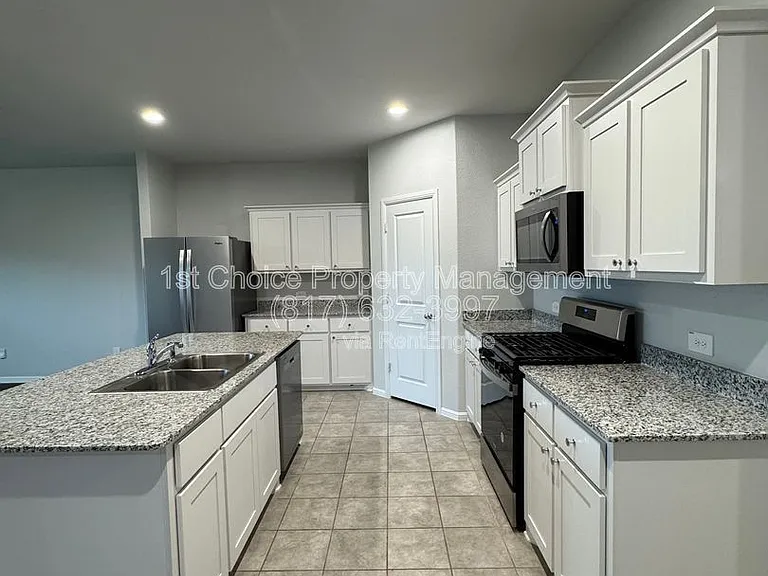 7948 Oaktown Dr — Photo 6