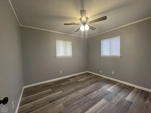 5th image of 1109 Logan Ln