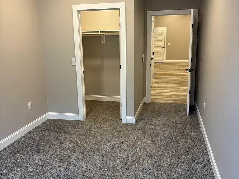 564 Main St — Photo 4