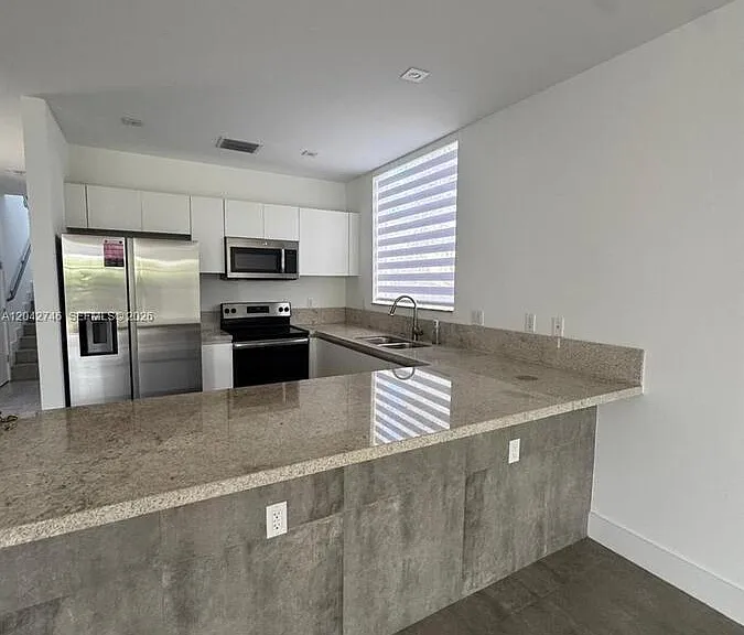 2947 SW 27th Ter — Photo 5