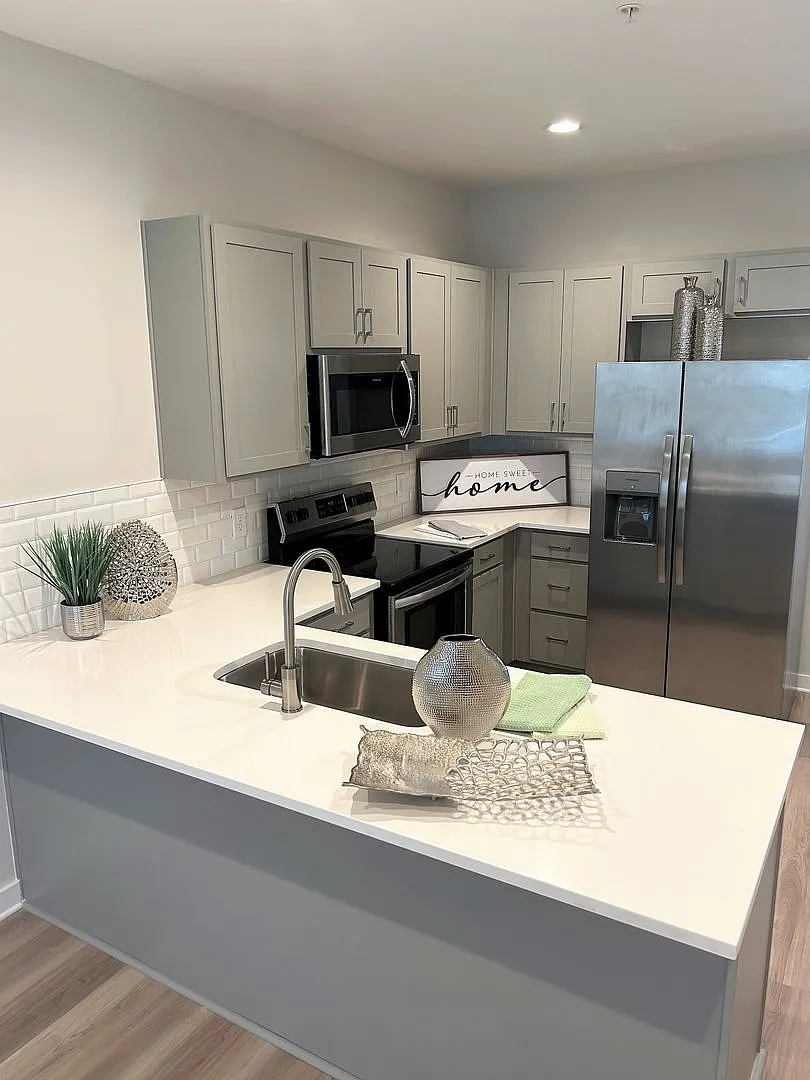 Stadium Townhomes — Photo 4