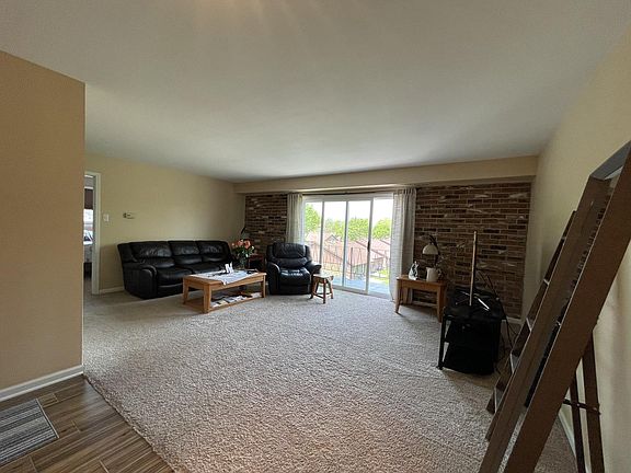 4th image of 5848 W 76th Pl Unit 304