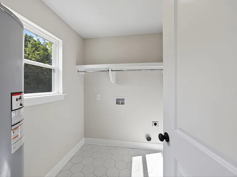1022 W College #2 — Photo 13