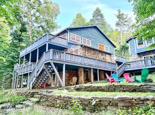 144 Waterfront Dr, Greentown, PA 18426