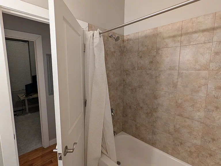 1463 W Huron St #1R — Photo 8