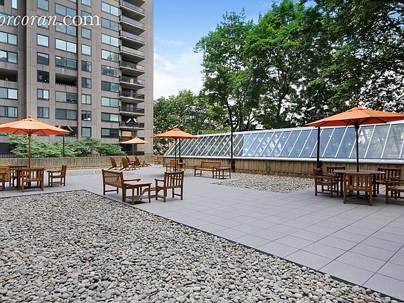 2nd image of 531 Main St APT 727