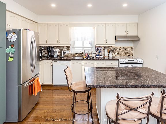 3rd image of 4386 Curia Cres