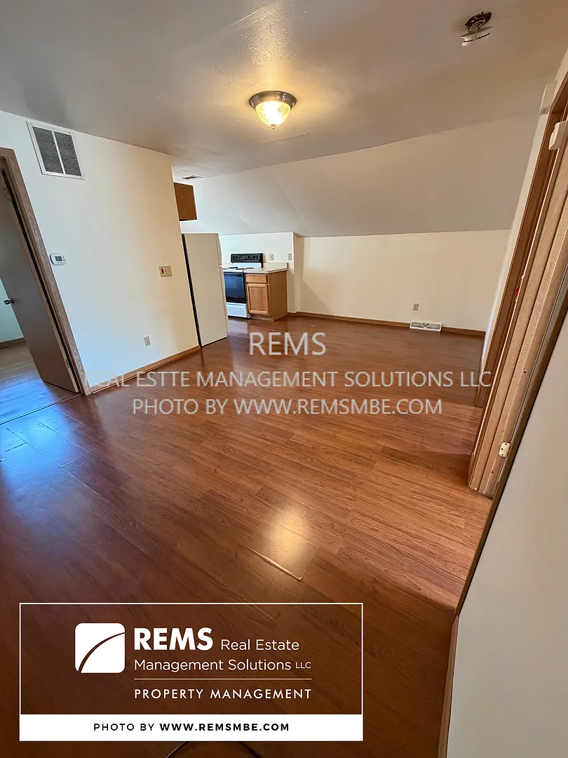 812 Barker Street — Photo 1