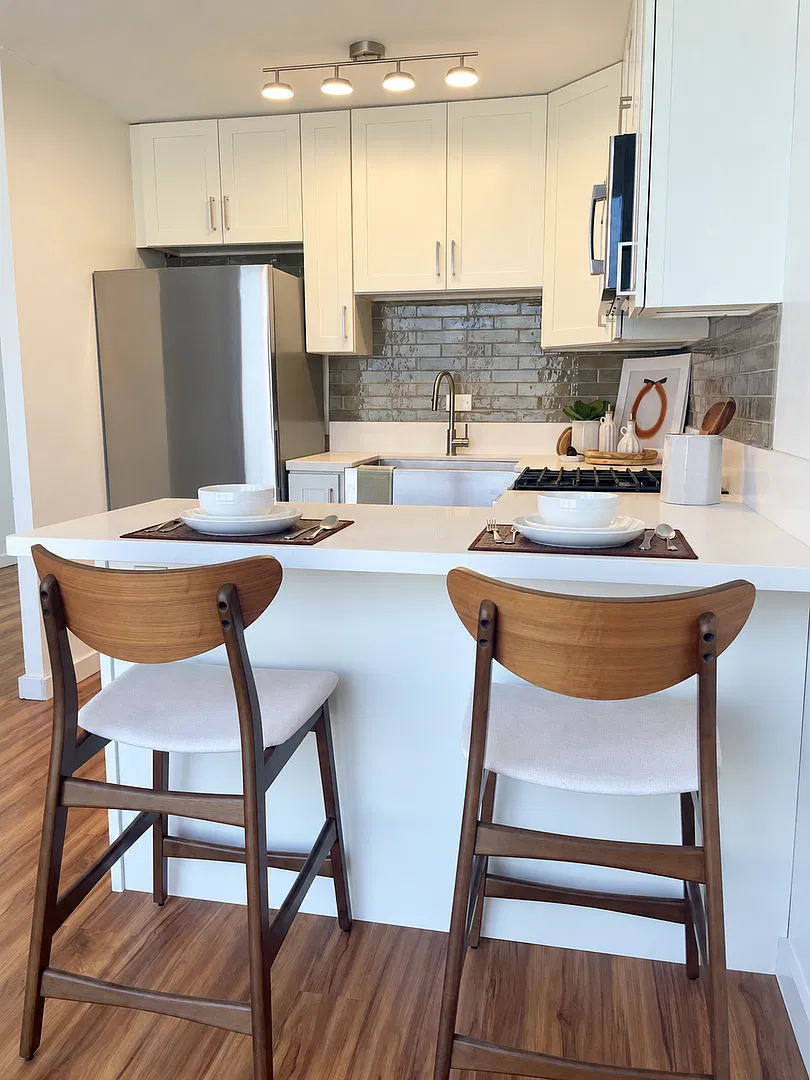 Six Twenty Sheridan Furnished 1-Bedroom Condo In Honolulu — Photo 2