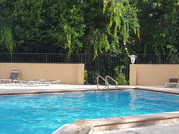 4th image of 4735 Capri Pl #200