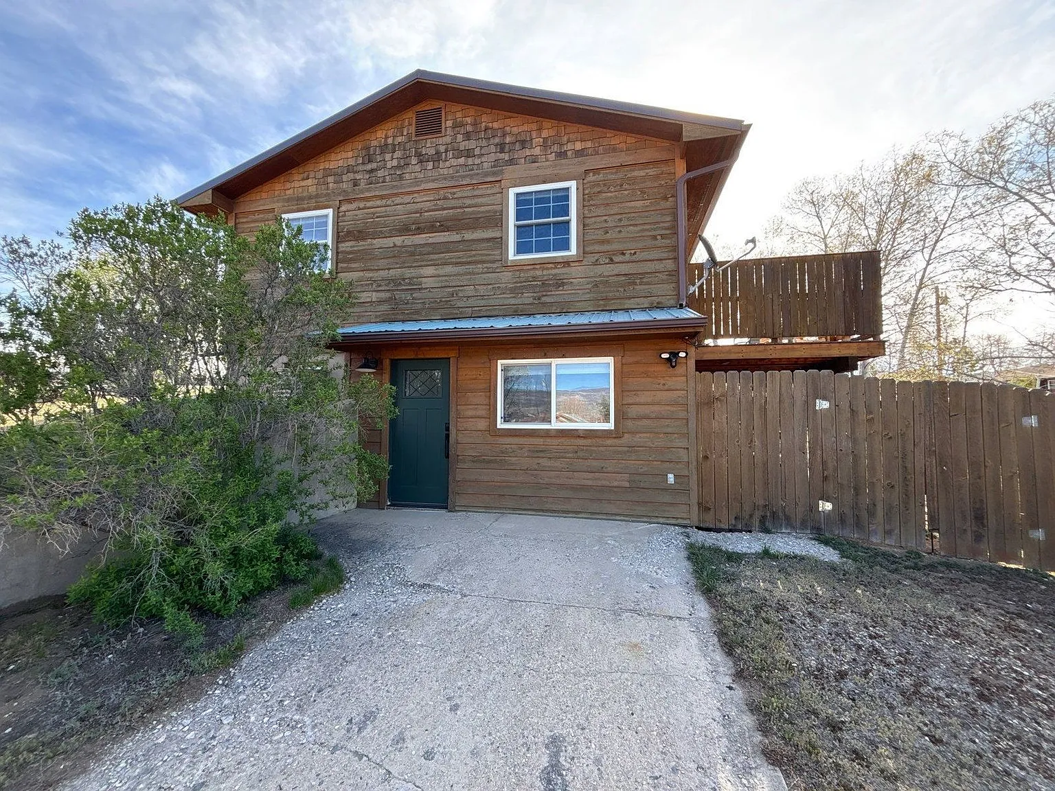 4 bed, 2.0 bath, 1894 sqft, $4,085 — Photo 2