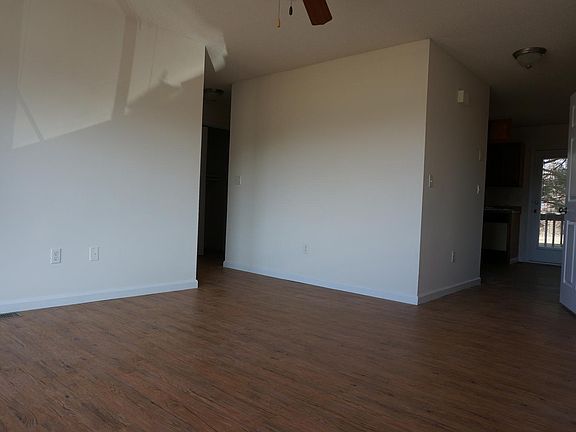 3rd image of 3004 Greenwood Dr #8