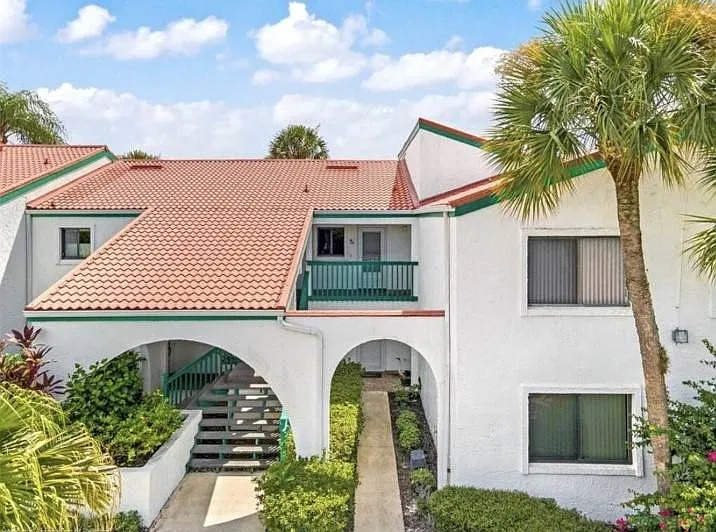 4801 Casablanca Cir — Photo 2
