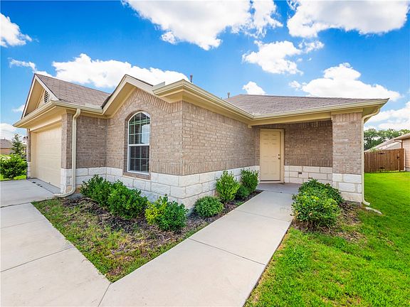3rd image of 19516 Great Falls Dr