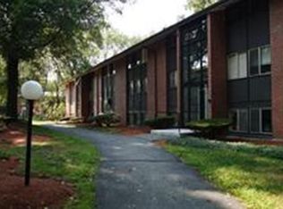4 Longwood Dr #401, Andover, MA 01810