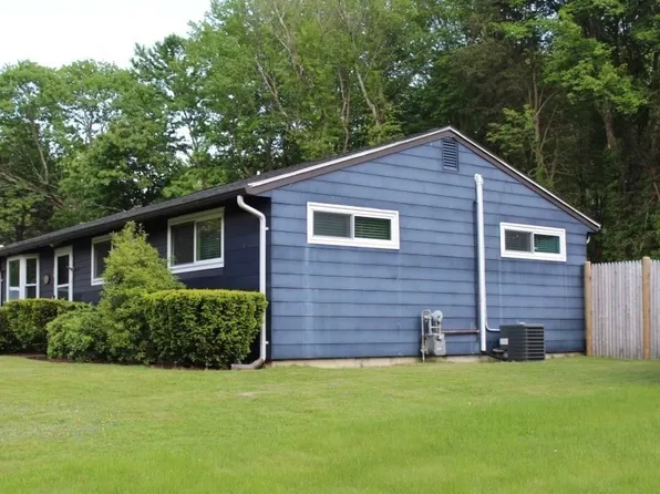 26 Potter Dr, Bellingham, MA 02019