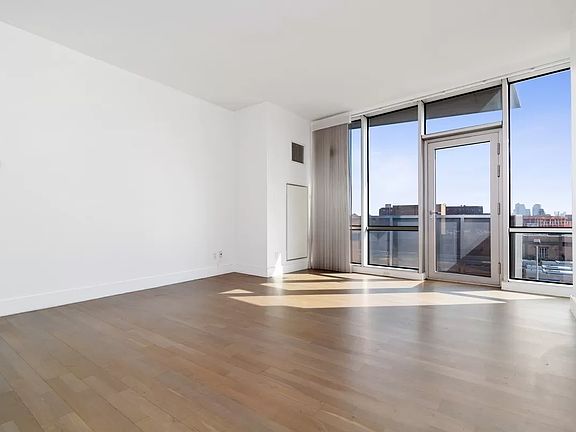 4th image of 5-19 Borden Ave #3E