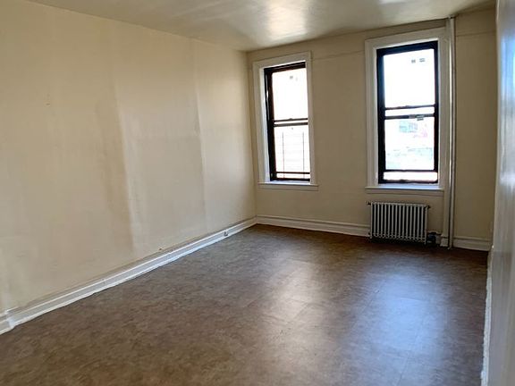 5th image of 377 Montgomery St #14E
