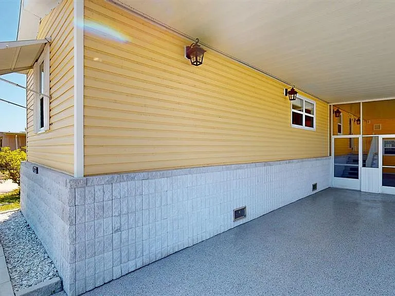 10728 Poplar St NE — Photo 3