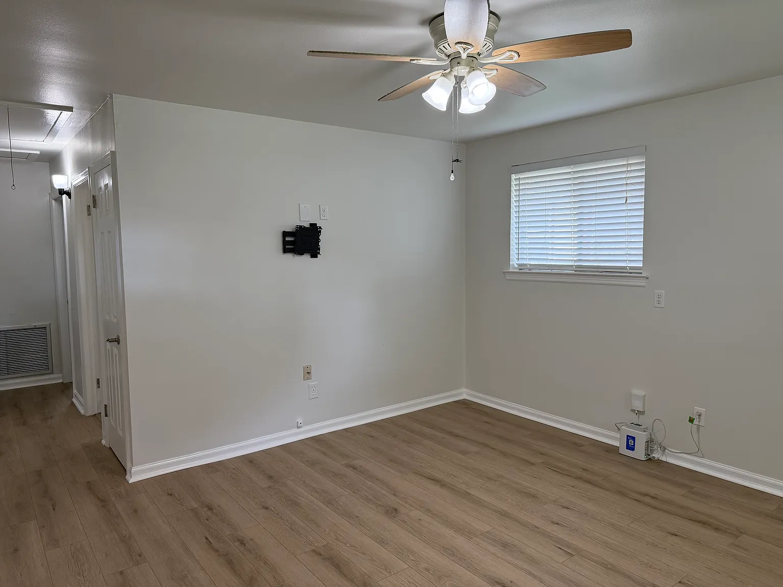 2 bed, 948 sqft, $1,800 — Photo 3