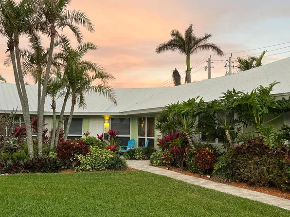 402 Venetian Dr, Delray Beach, FL 33483